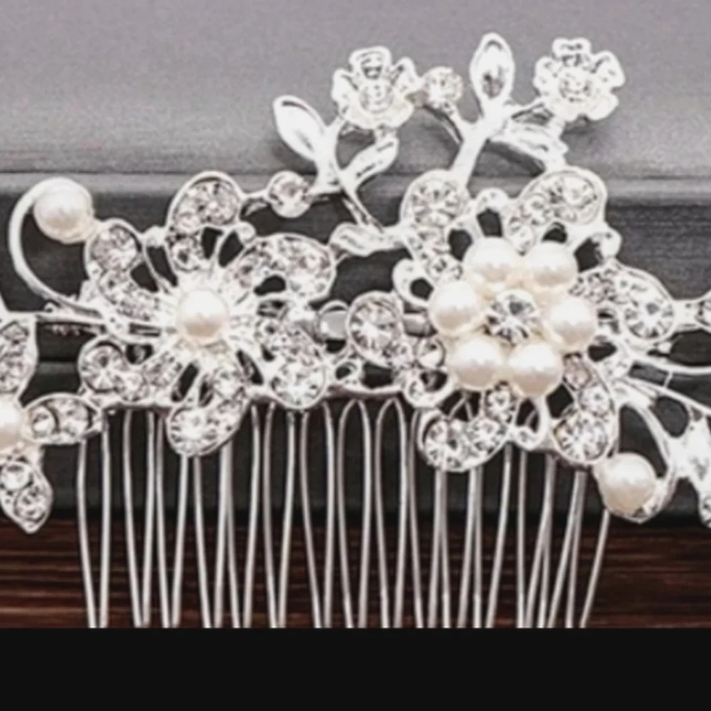 White Pearl Floral Fancy Bridal Hair Comb  New
